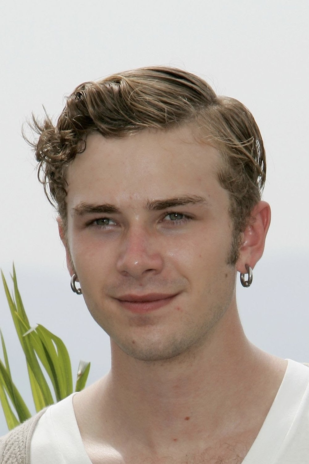 Elijas Mëkonnël backdrop