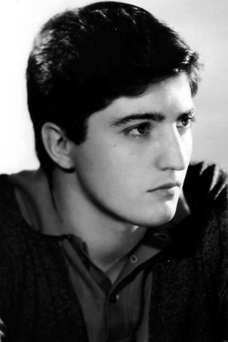 Emilio Comte backdrop