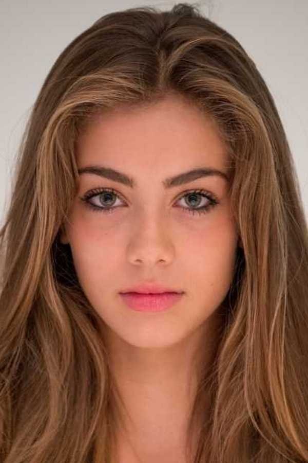 Elisa Visari backdrop