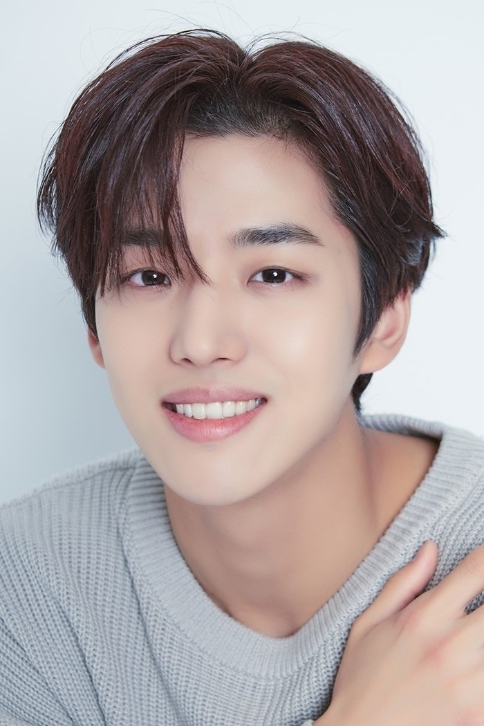 Yang Hong-seok backdrop