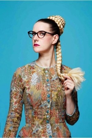 Glär Blónd backdrop