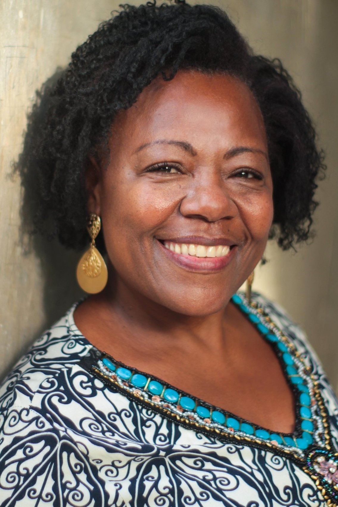 Teka Romualdo backdrop