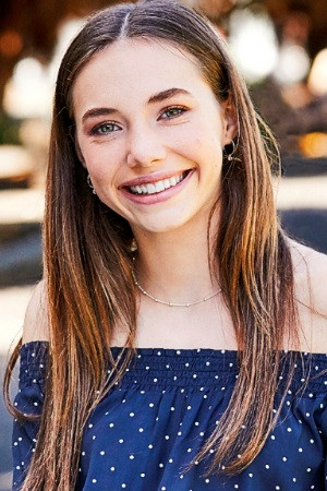 Anna Cocquerel backdrop