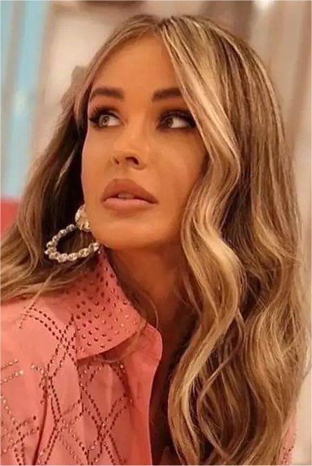 Diana Munteanu backdrop