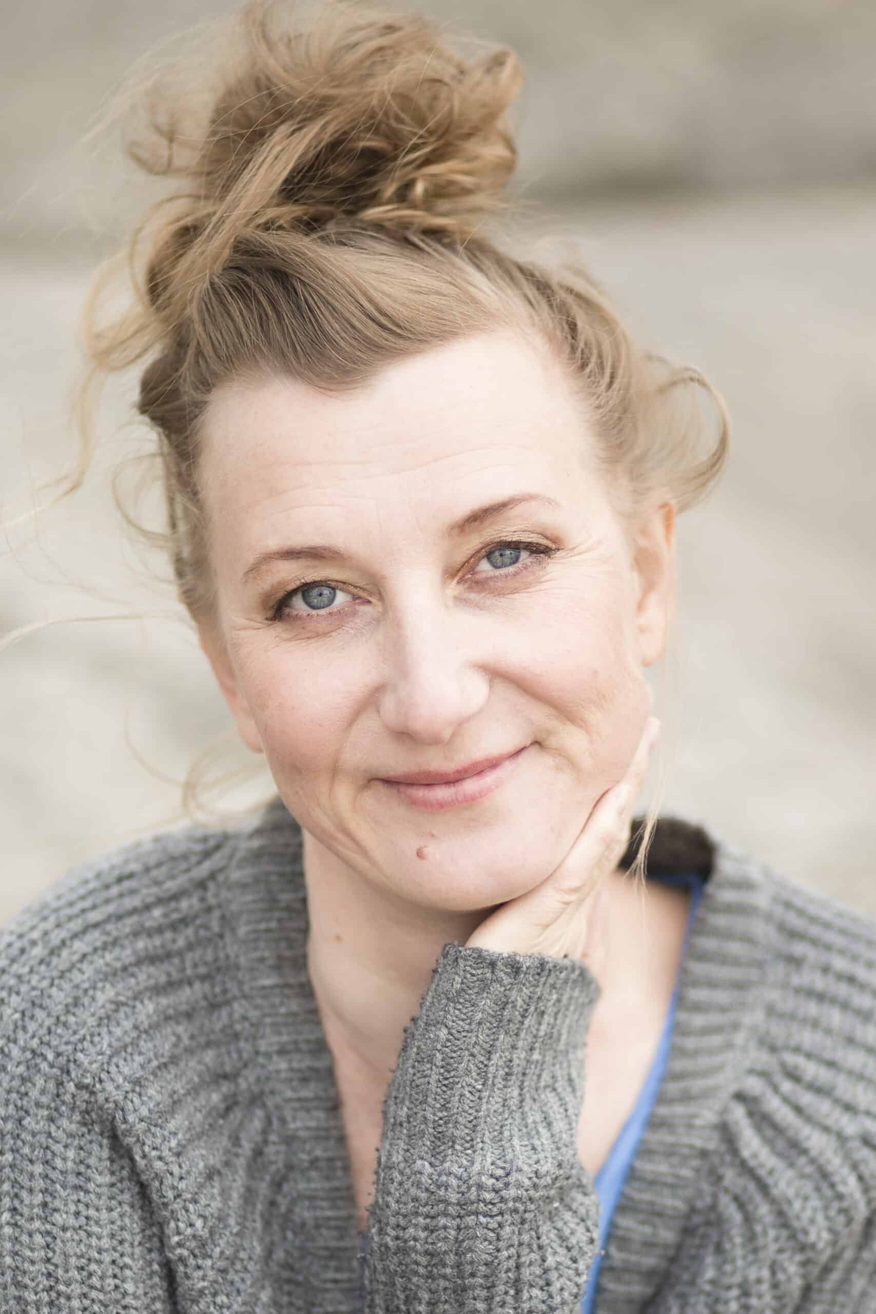 Elina Du Rietz → Elina Du Rietz backdrop