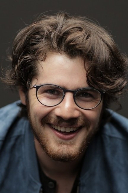 Daniel Roher backdrop