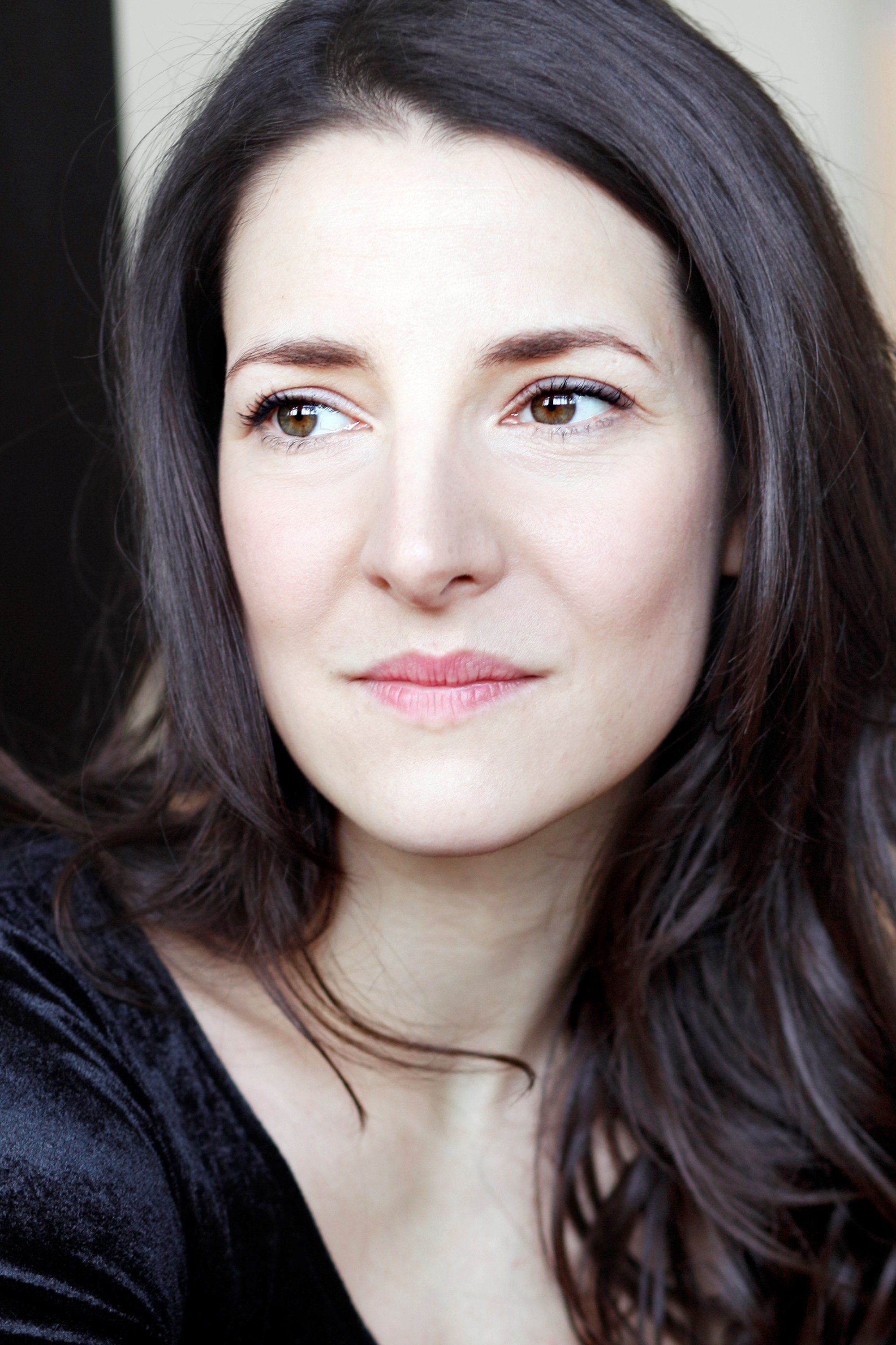 Ève Pressault backdrop