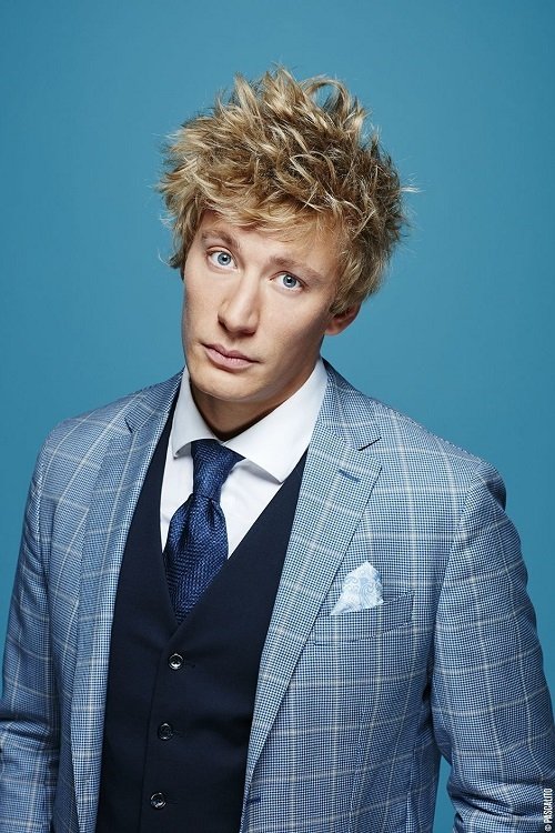 Gérémy Crédeville backdrop