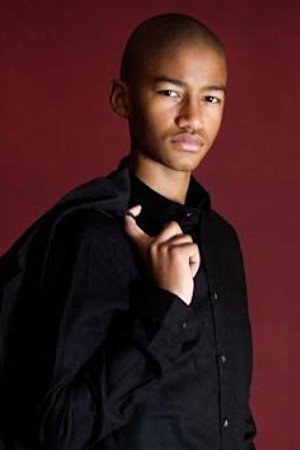 Dodi Mbemba backdrop