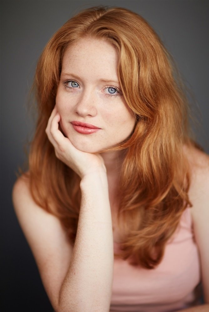 Alyzée Costes backdrop