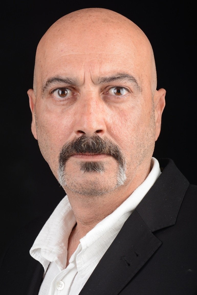 Nami Esatgil backdrop