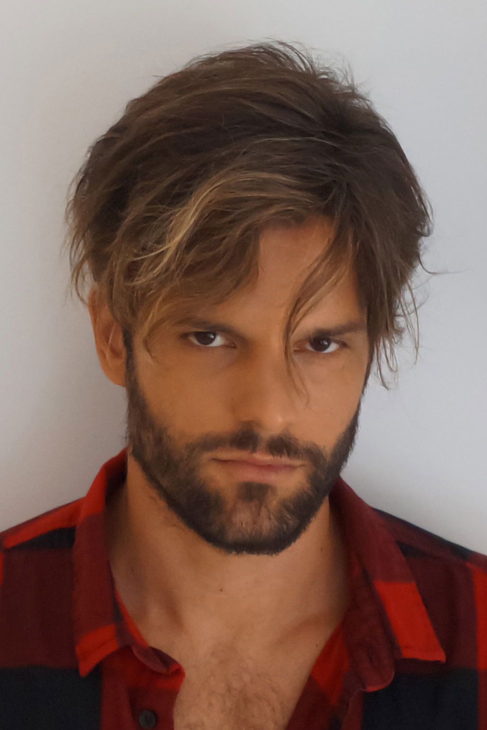 Nicolas Bravos backdrop