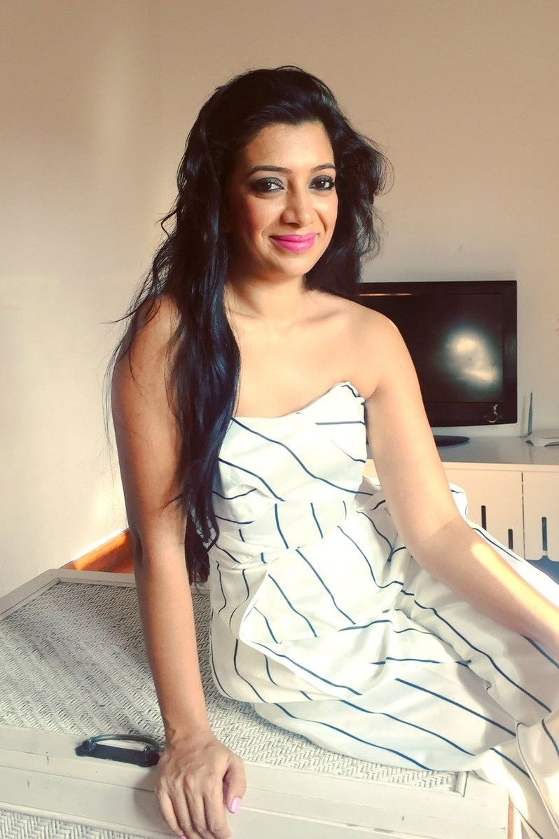 Sachini Ayendra backdrop