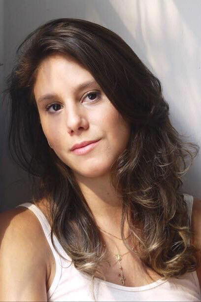 Mariana Cysne backdrop