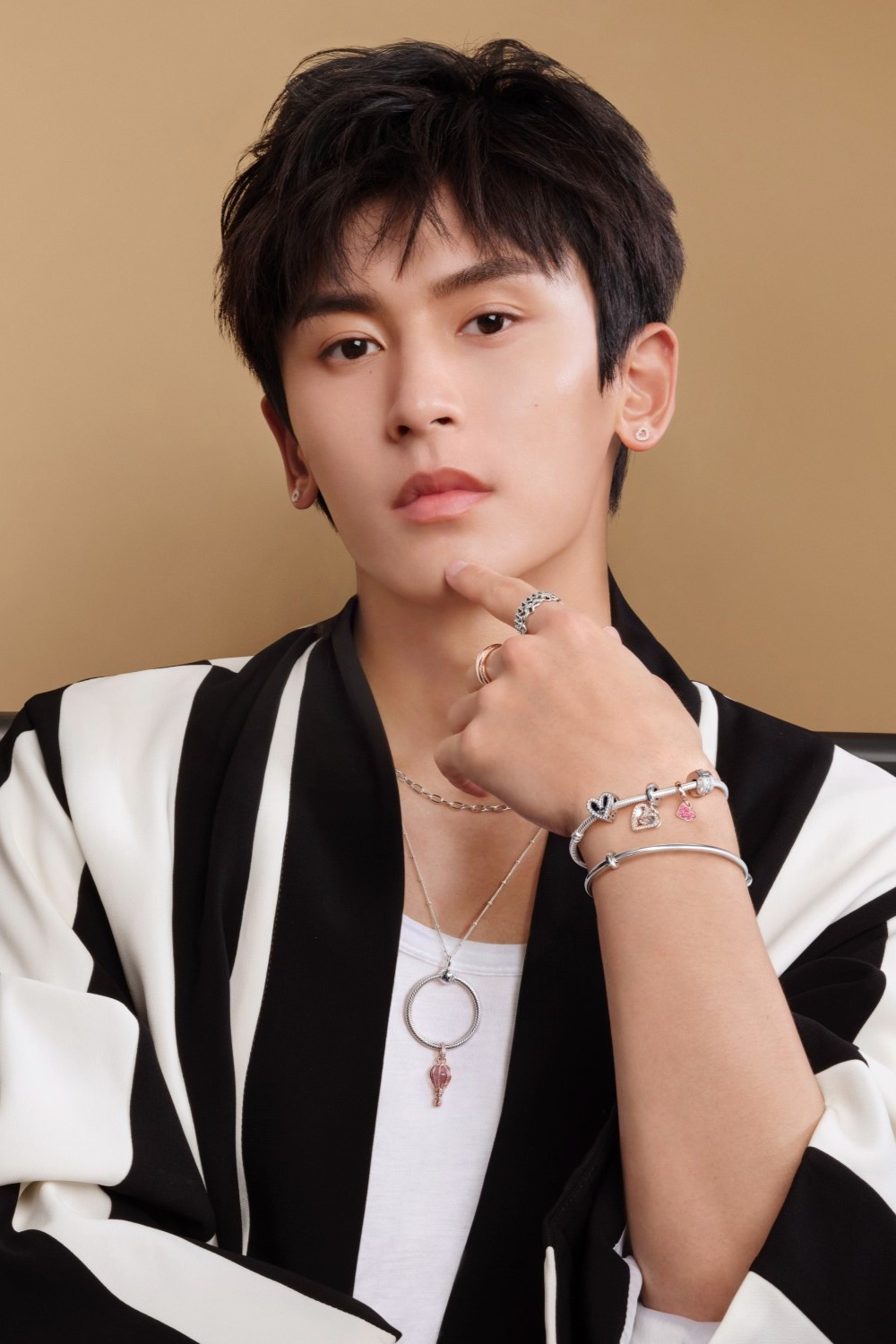 Zhang Zhehan backdrop