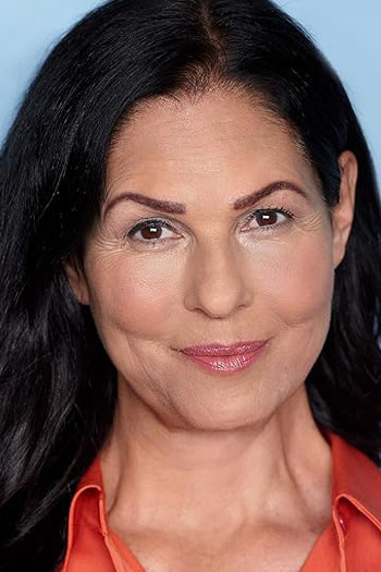 Cheryl De Luca backdrop