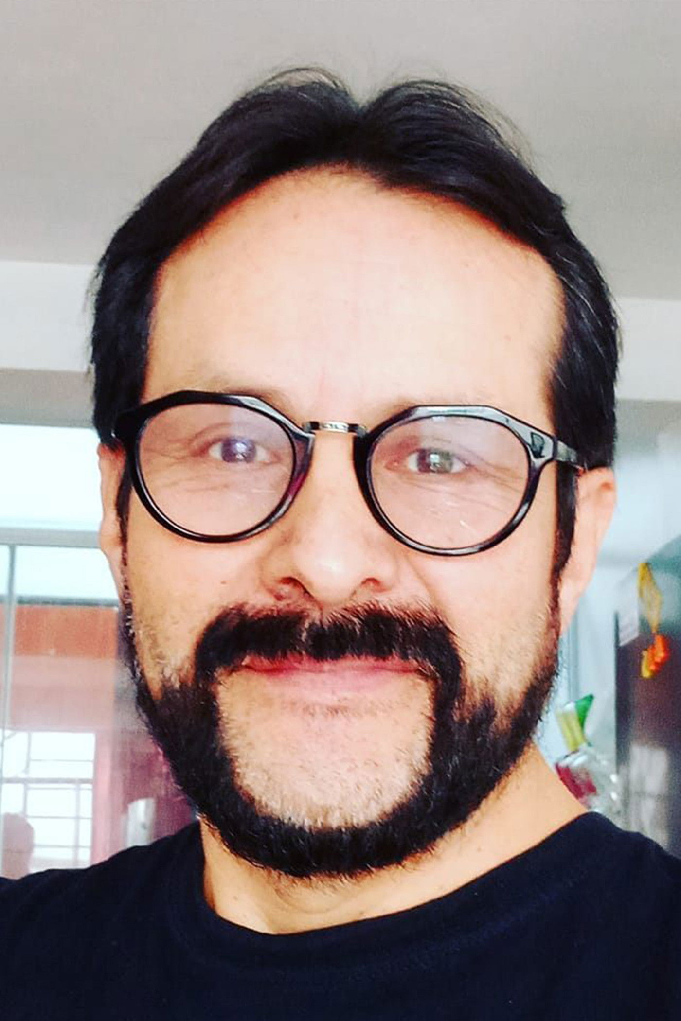 Fernando Vásquez backdrop