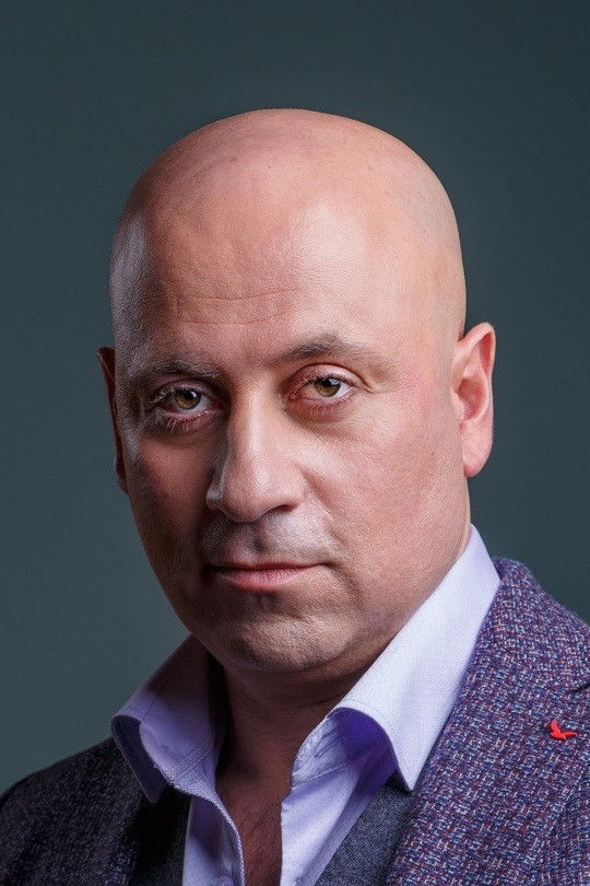 Timur Bazinskiy backdrop