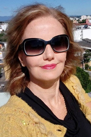 Letícia Dornelles backdrop