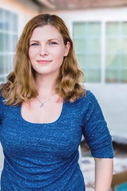 Kelly Róisín backdrop