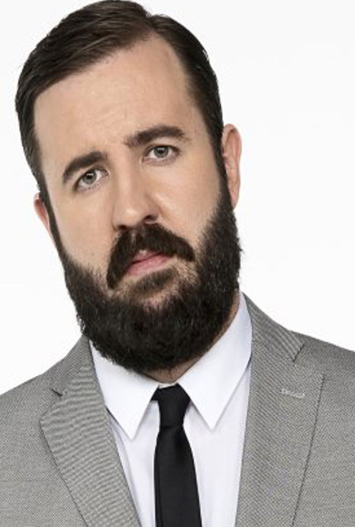 Antonio Castelo backdrop