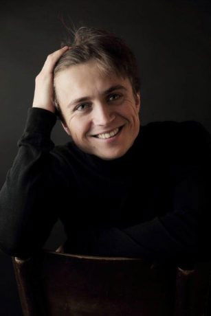 Mikołaj Kubacki backdrop