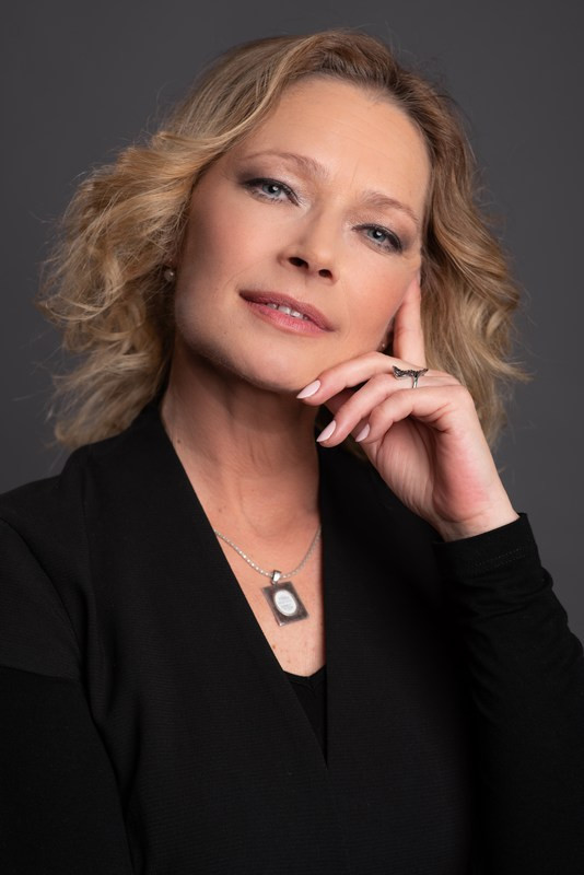 Eszter Timkó backdrop