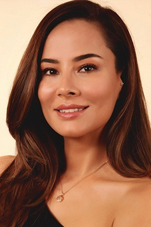 Özlem Conker backdrop