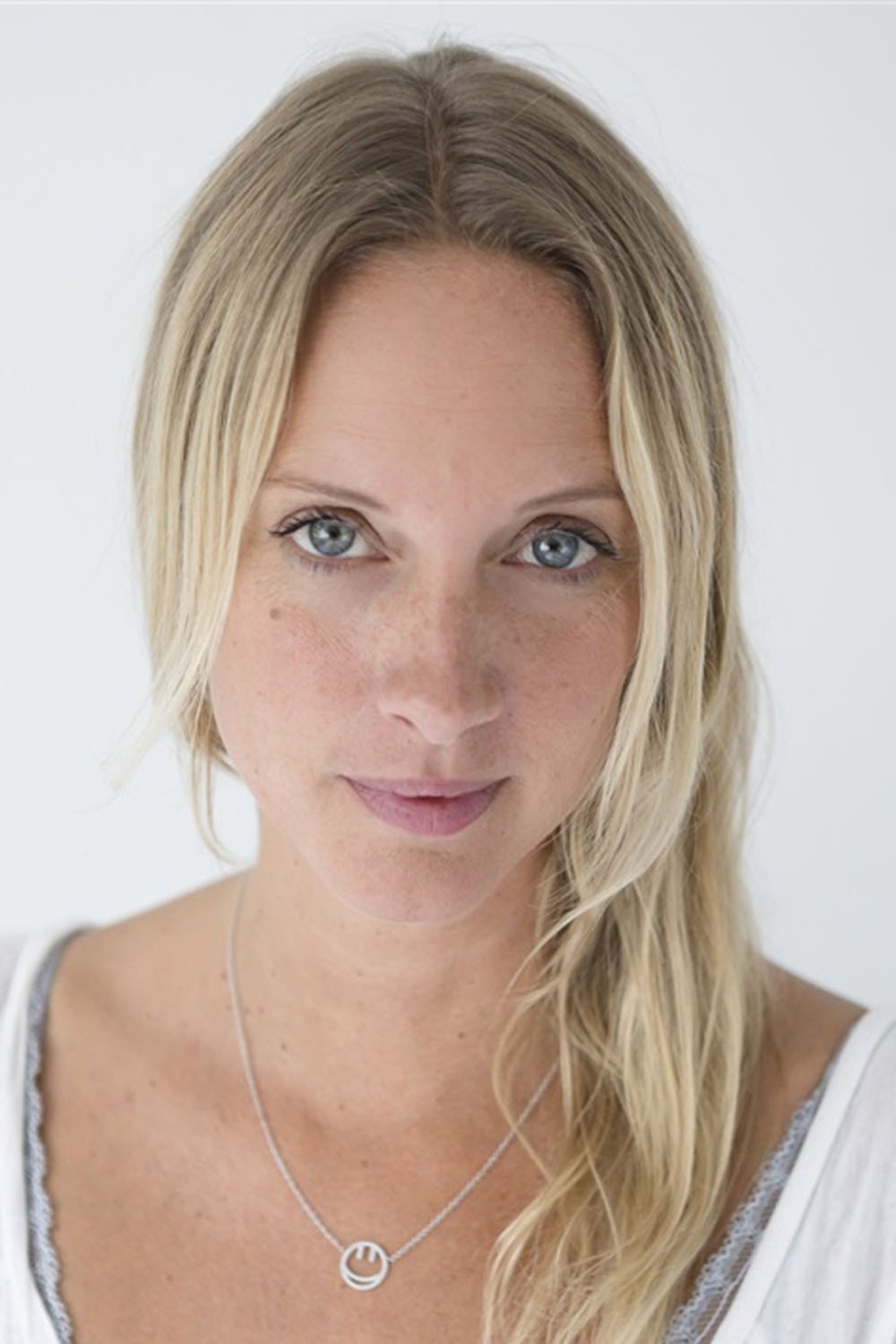 Bérénice Baôo backdrop