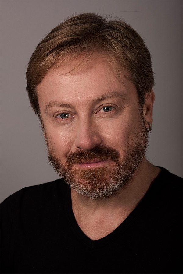 Yıldıray Şahinler backdrop