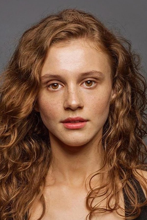 Ahsen Eroğlu backdrop