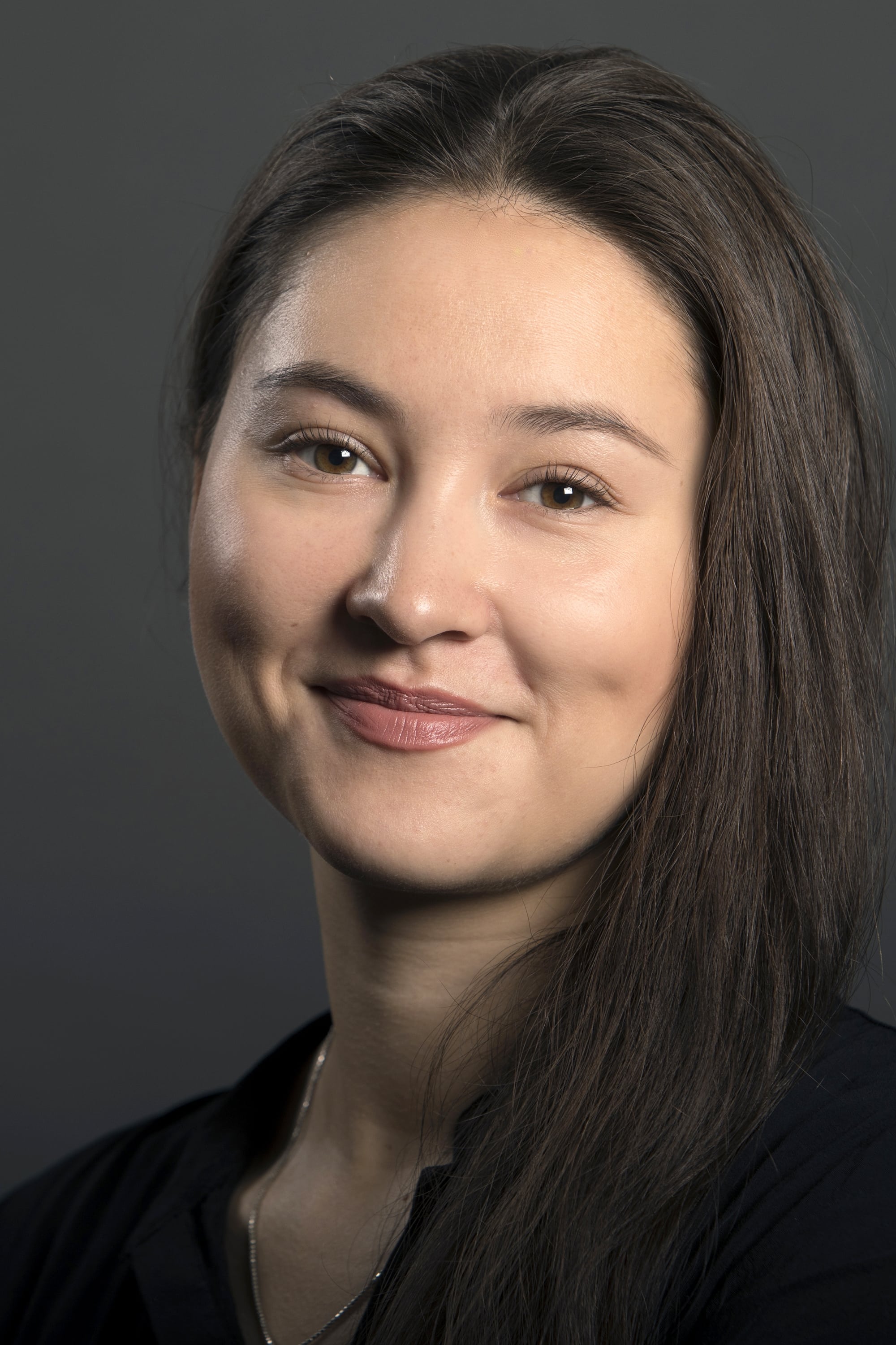 Nivi Pedersen backdrop