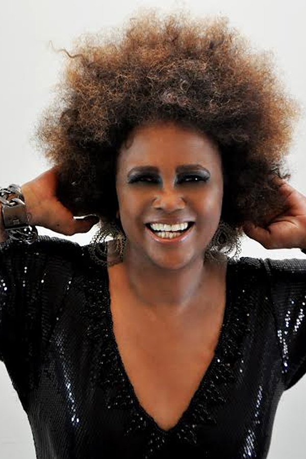 Sandra de Sá backdrop