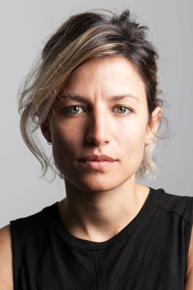 Agustina Comedi backdrop