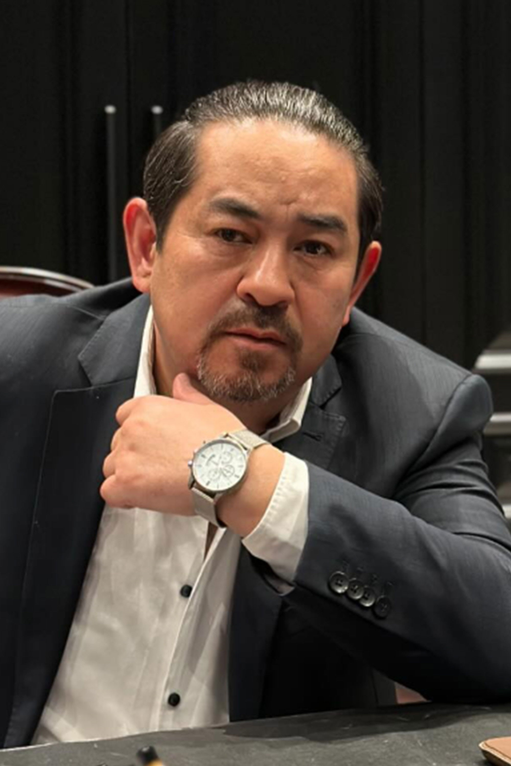 Safuan Shaimerdenov backdrop