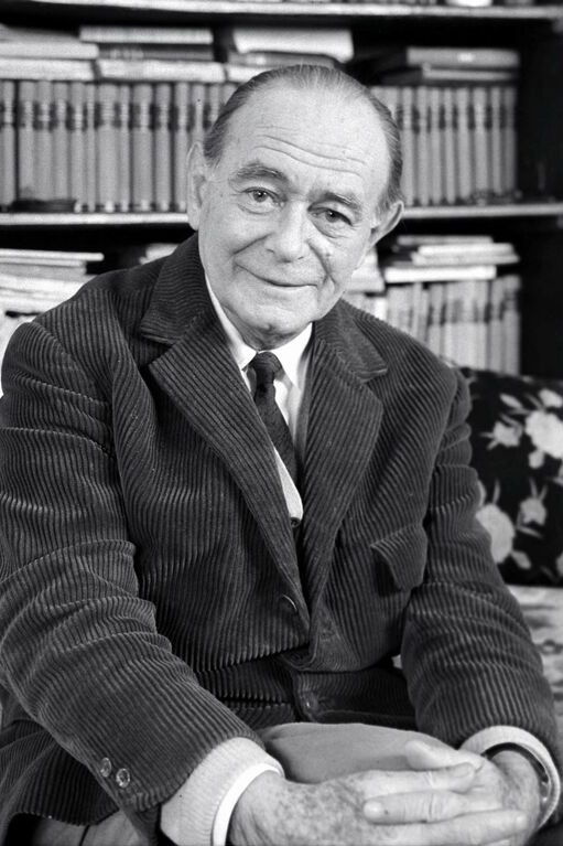 Tudor Mușatescu backdrop