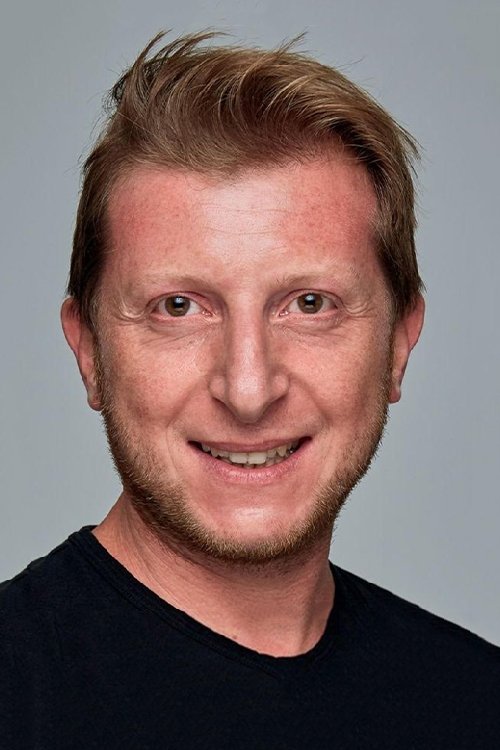 Ömür Arpacı backdrop