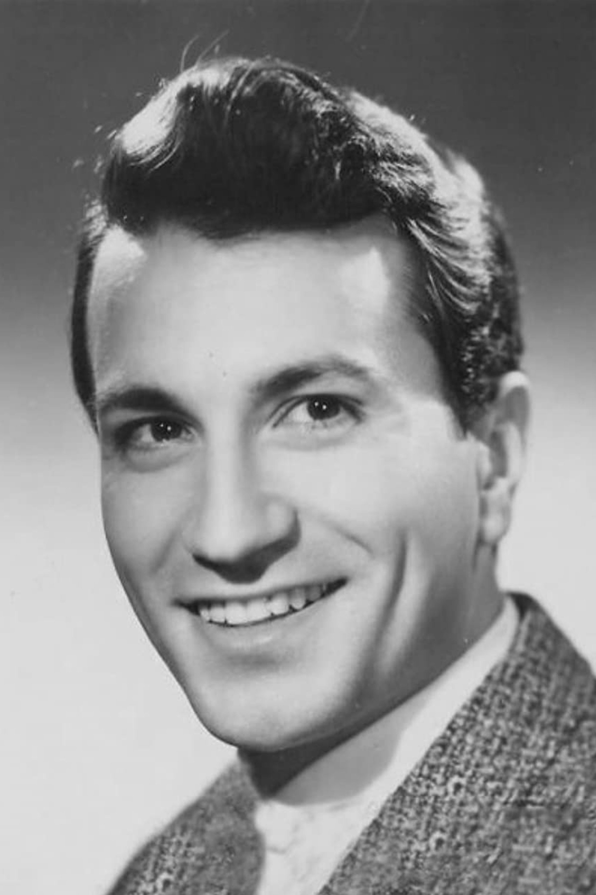 Atilla Yelkenci backdrop