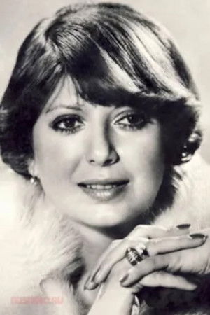 Laura Vartanyan backdrop