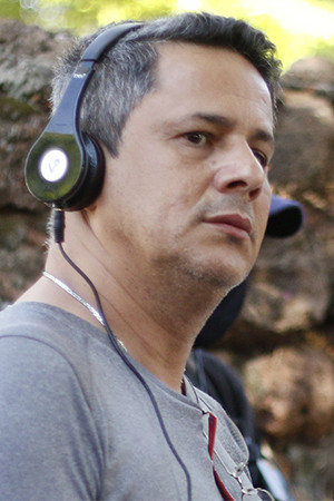 Julio Quinan backdrop