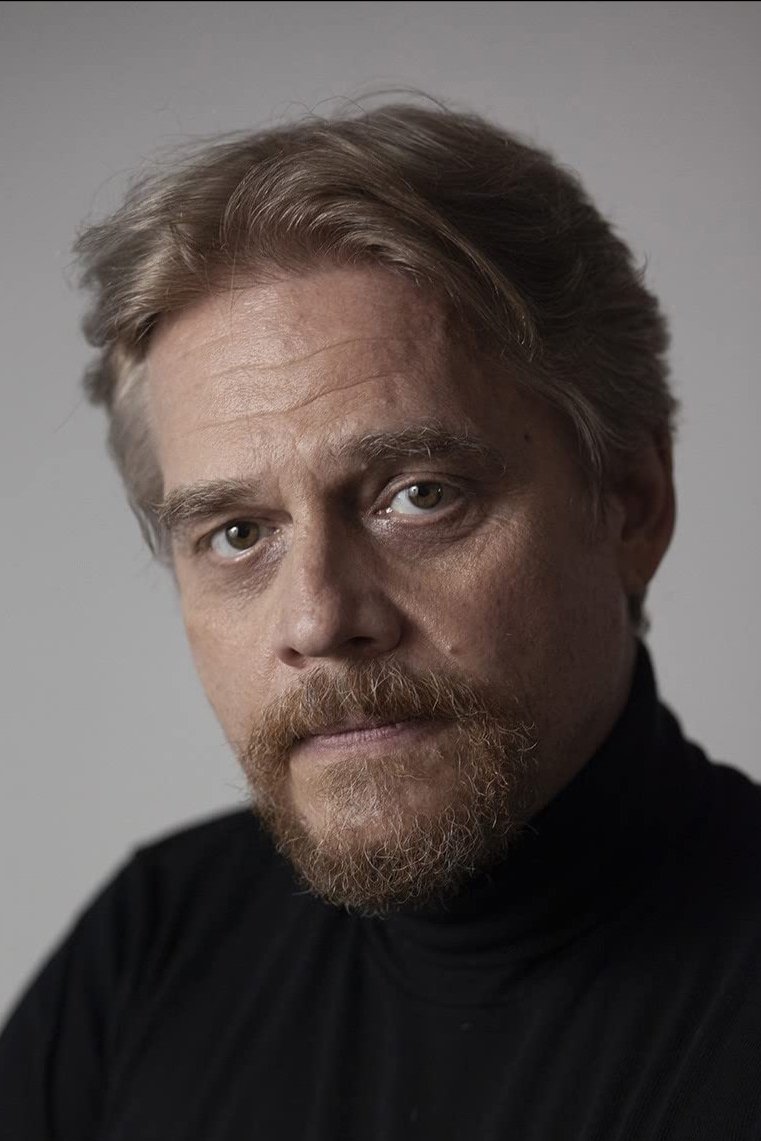 Heinz K. Krattiger backdrop