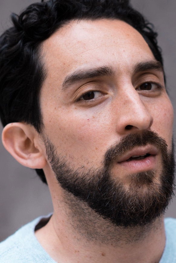 Adrián Castilla backdrop