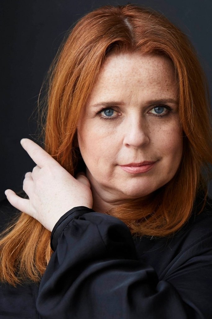 Nicole Johannhanwahr backdrop