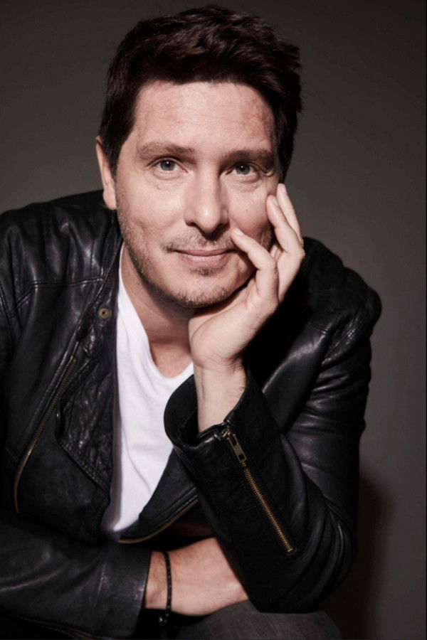 Cristian Rivero backdrop