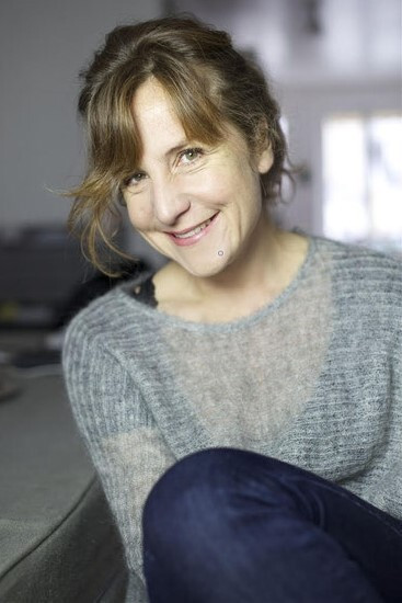 Daphné De Quatrebarbes backdrop