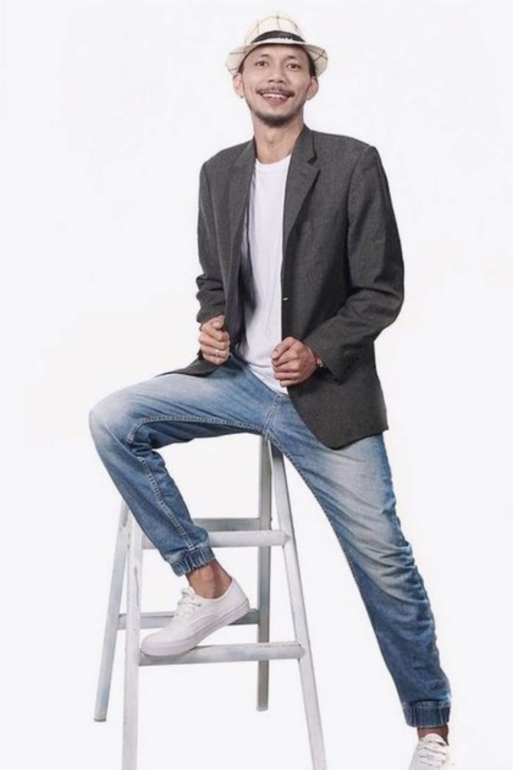 Norman Kamaru backdrop