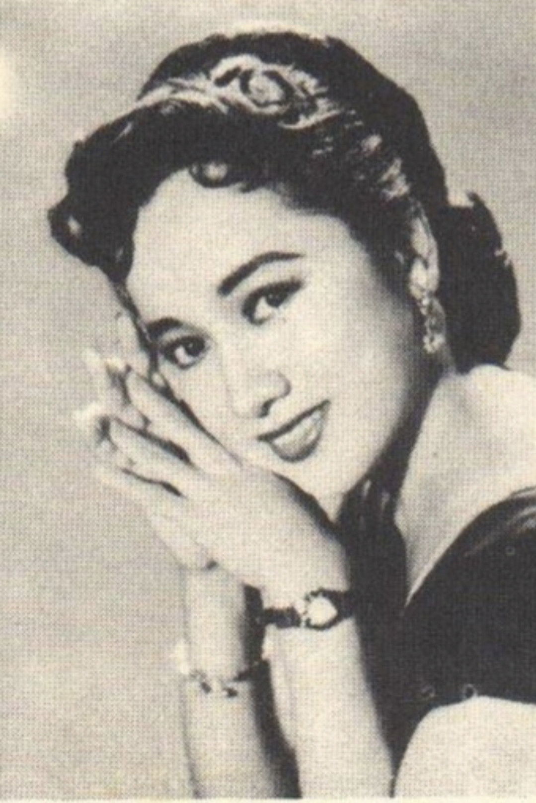 Olivia Cenizal backdrop