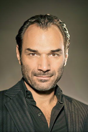 Nikolai Schukoff backdrop