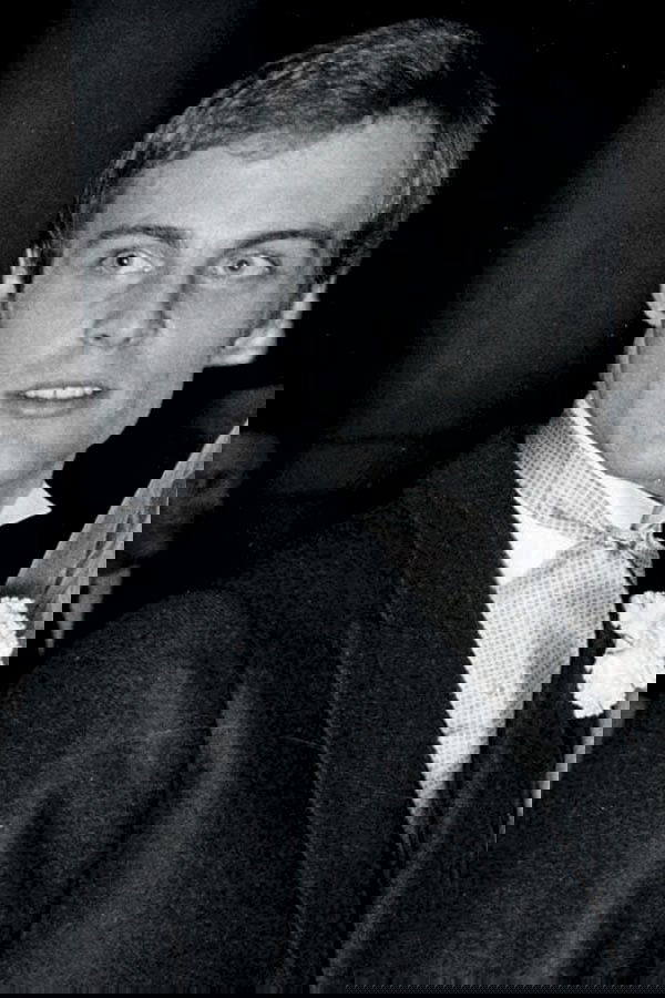 Majk Marshall backdrop