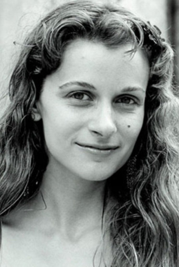 Anabelle Lachatte backdrop